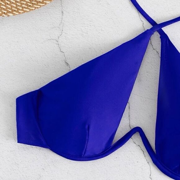 Bikini    - Picture 7 of 9